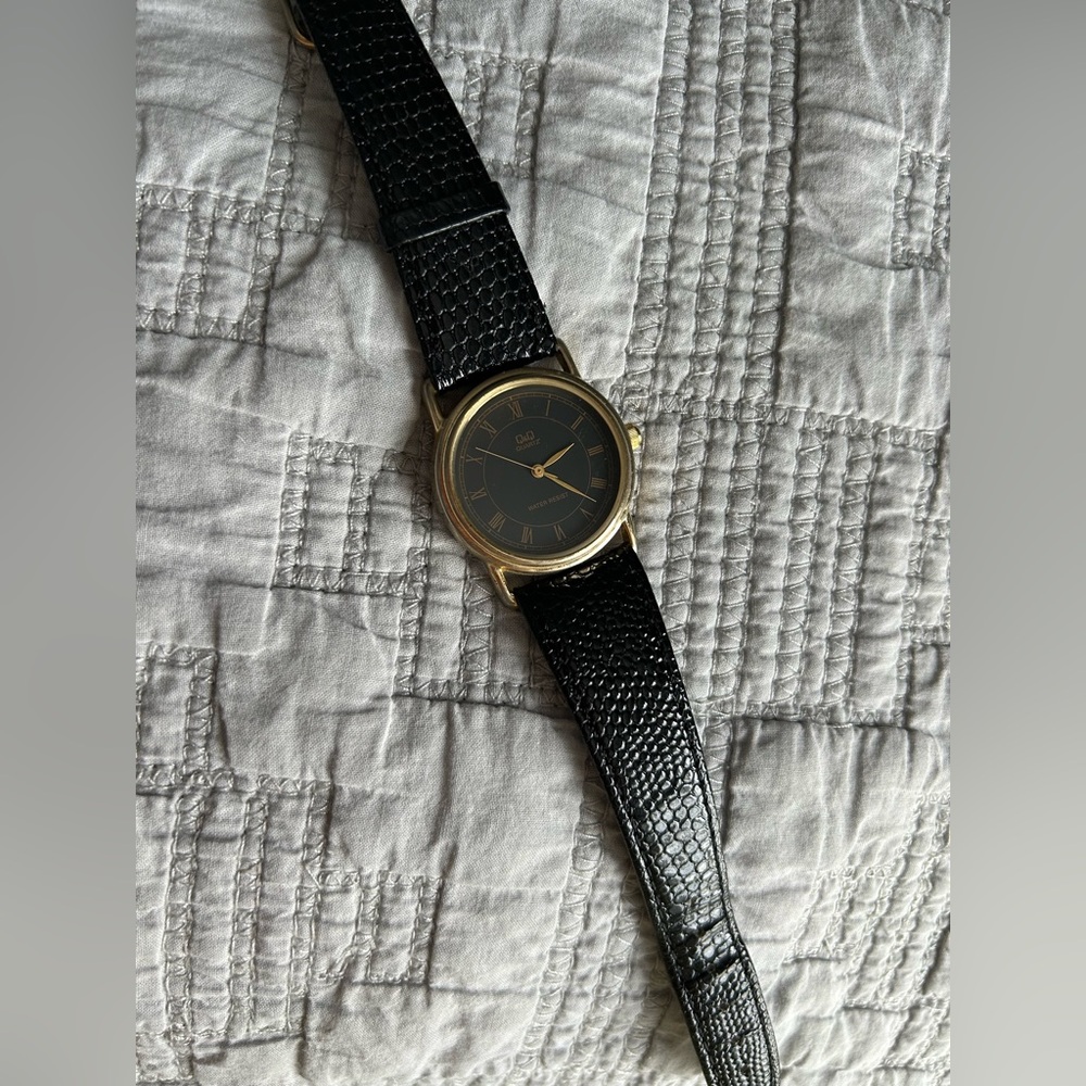 vintage Black and Gold women’s slim Watch. Black patent croc pattern strap